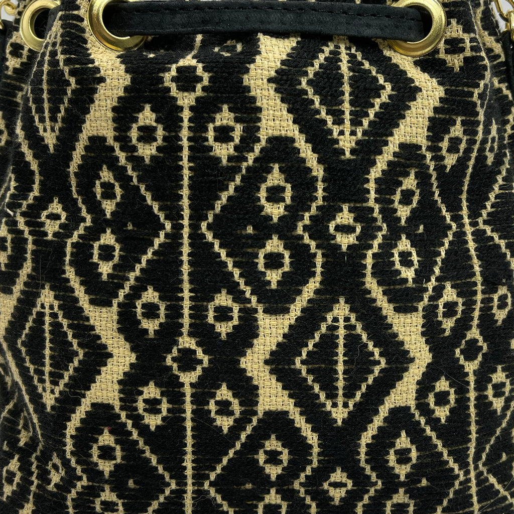 Bolsa tipo Bucket Bordado a Mano "Mariana" – Negro – Raízal