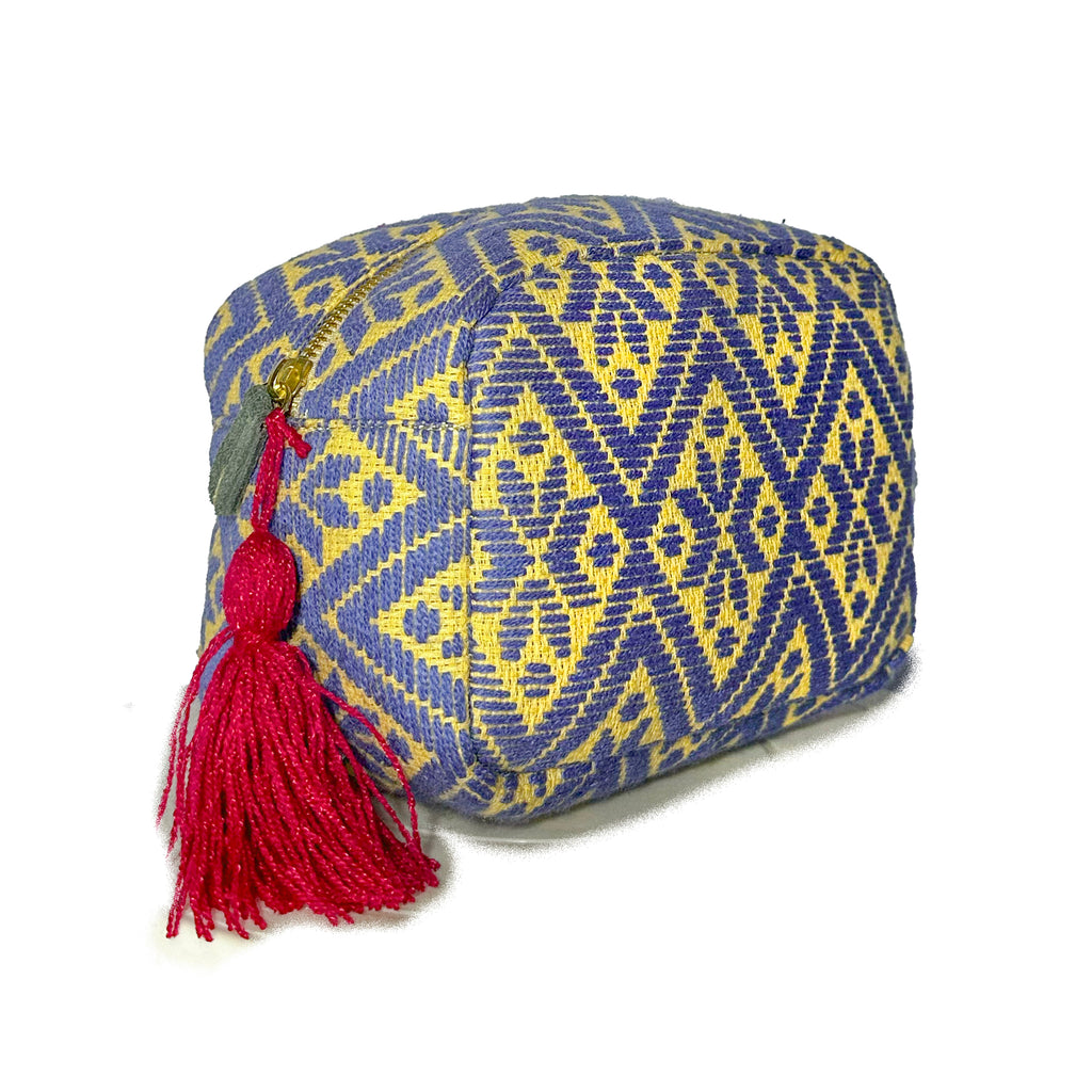 Cosmetiquera Bordado a mano "Rosalía" – Azul – Raízal