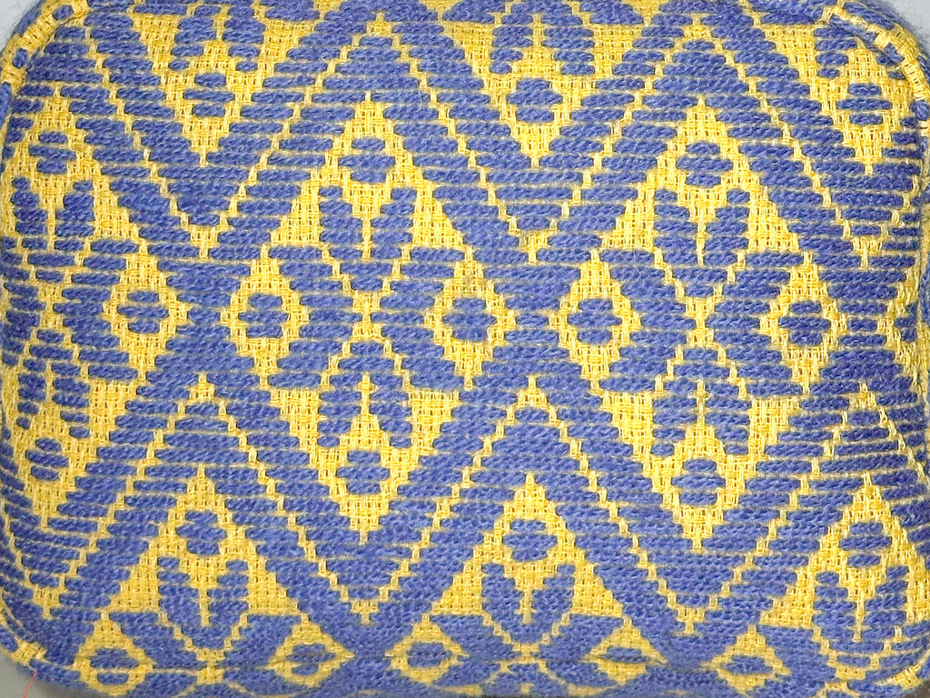 Cosmetiquera Bordado a mano "Rosalía" – Azul – Raízal