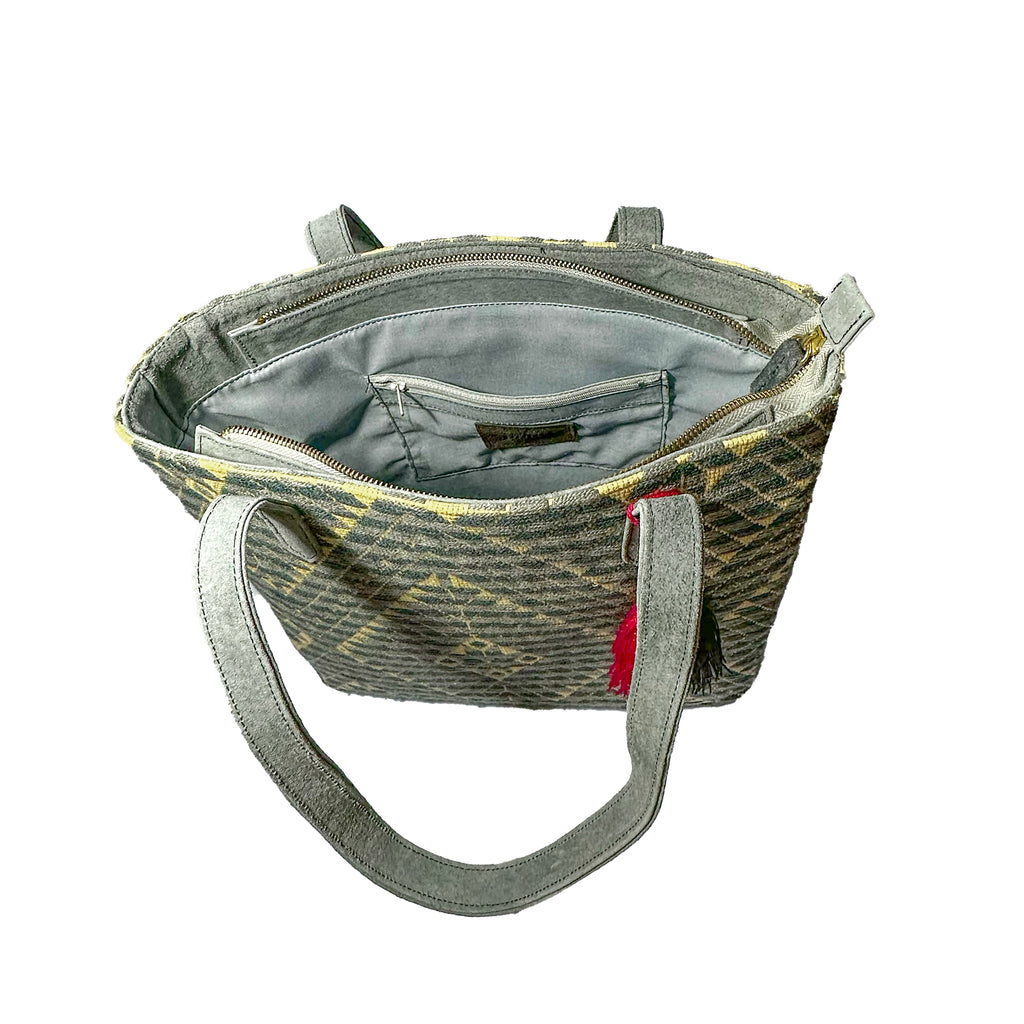 Bolsa tipo Tote Bordado a Mano "Valentina" – Gris – Raízal