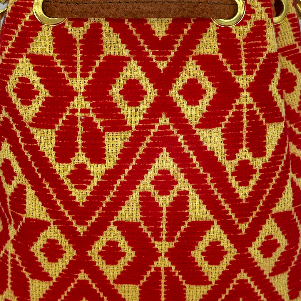 Bolsa tipo Bucket Bordado a Mano "Mariana" – Roja – Raízal