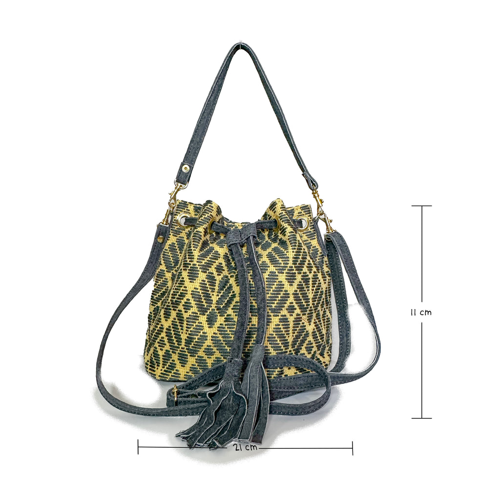 Bolsa tipo Bucket Bordado a Mano "Mariana" – Gris – Raízal