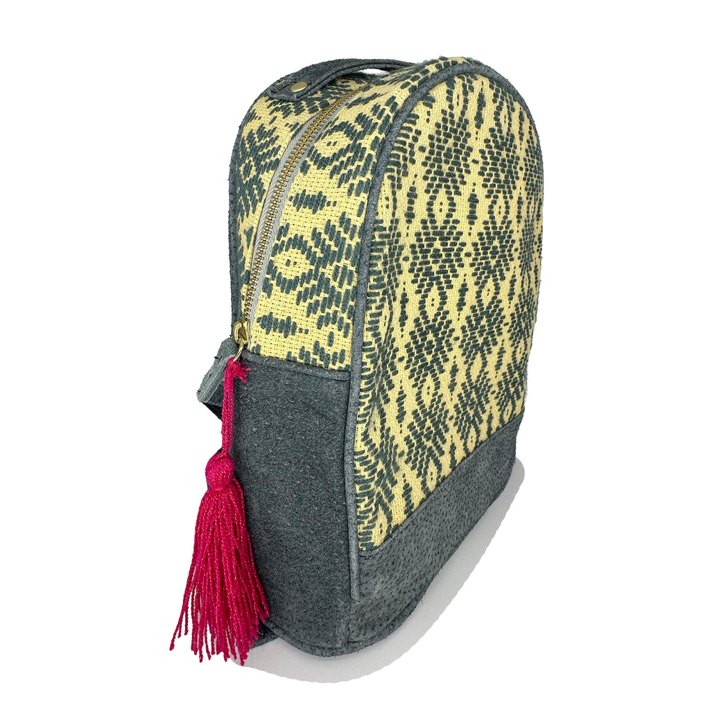 Mochila Bordado a mano "Luisa" – Gris – Raízal