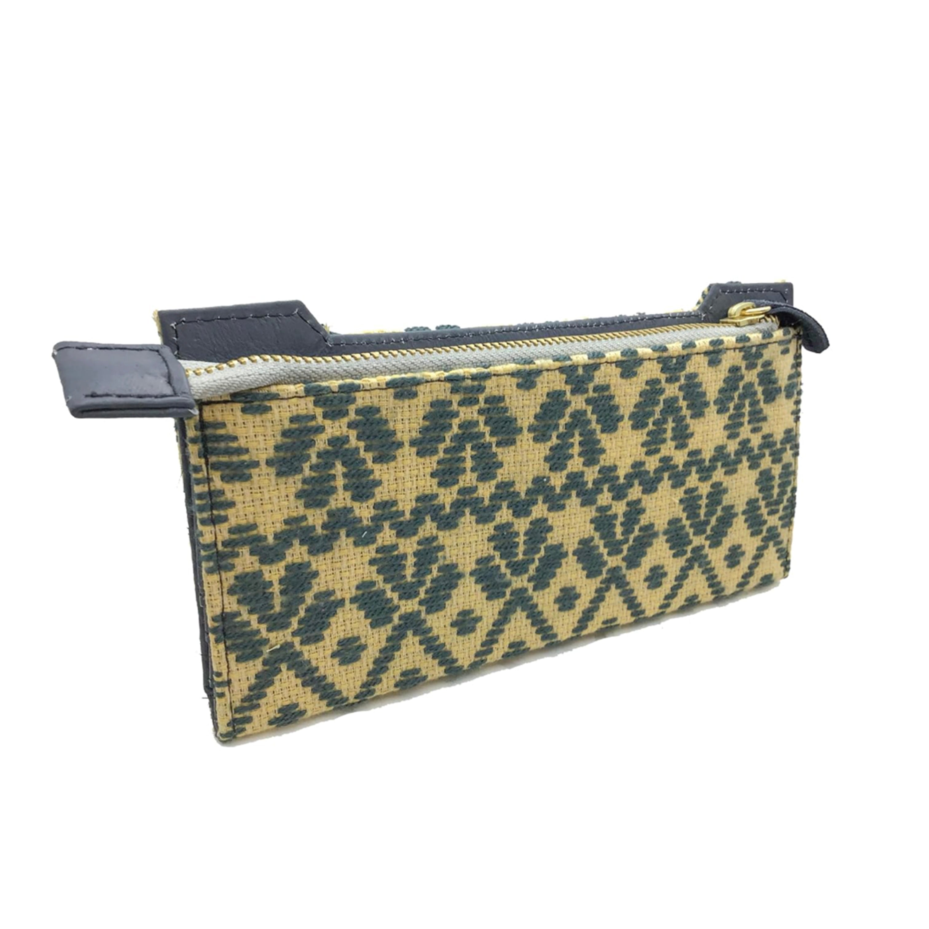 Cartera Bordado a mano "Ofelia" – Gris – Raízal