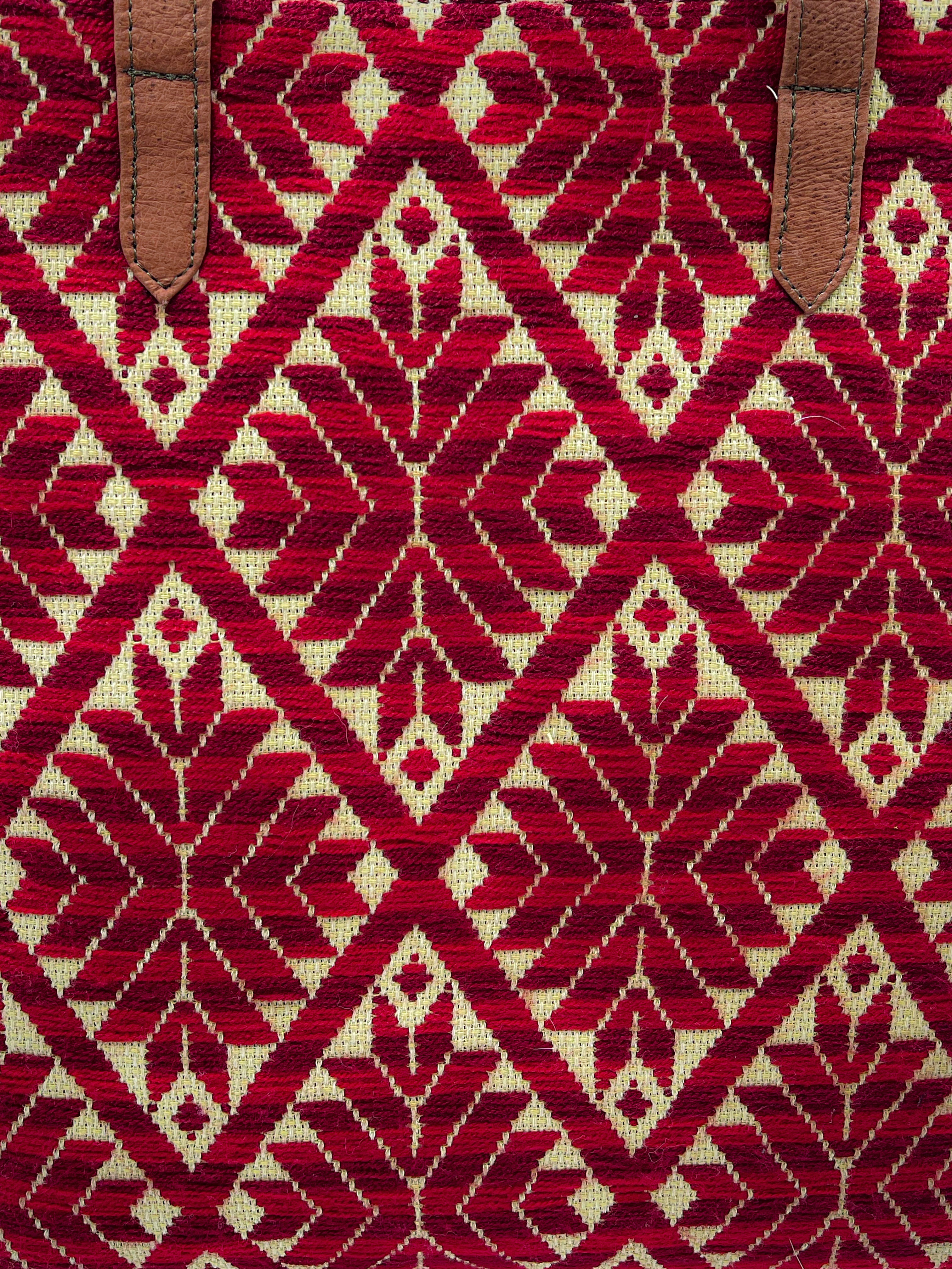 Bolsa tipo Tote Bordado a Mano "Valentina" – Rojo – Raízal