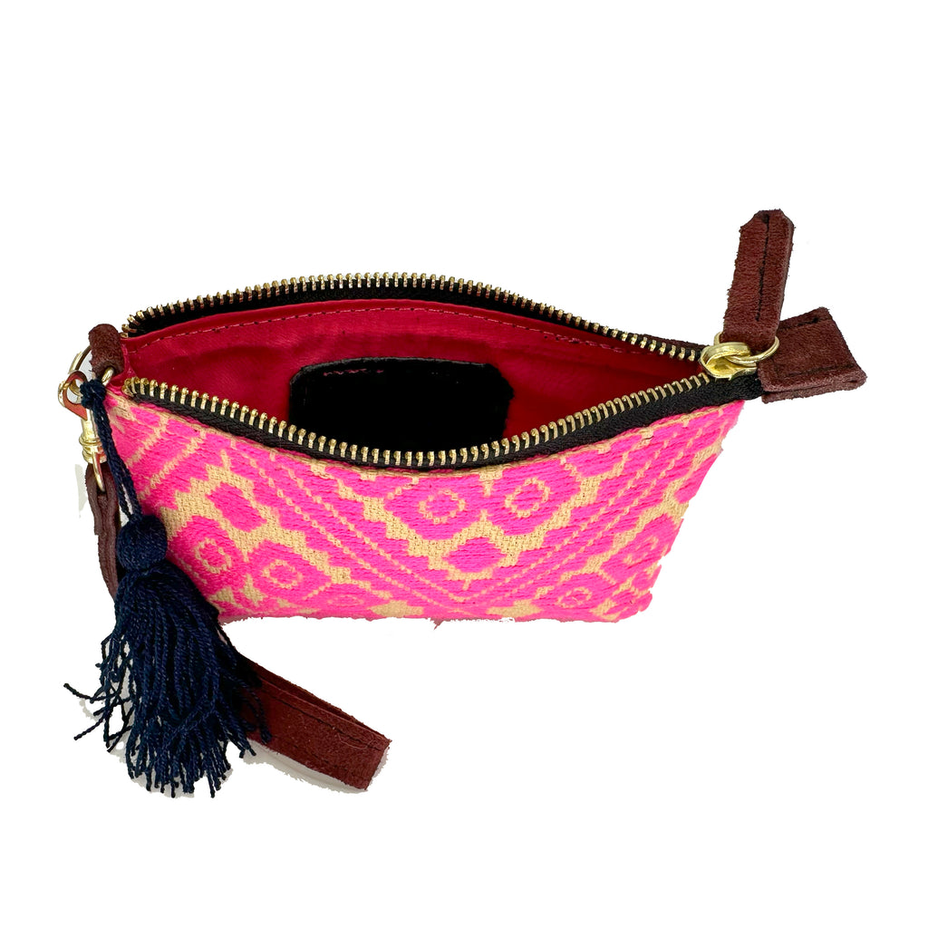 Muñequera Bordado a Mano "Rosario" – Rosa – Raízal