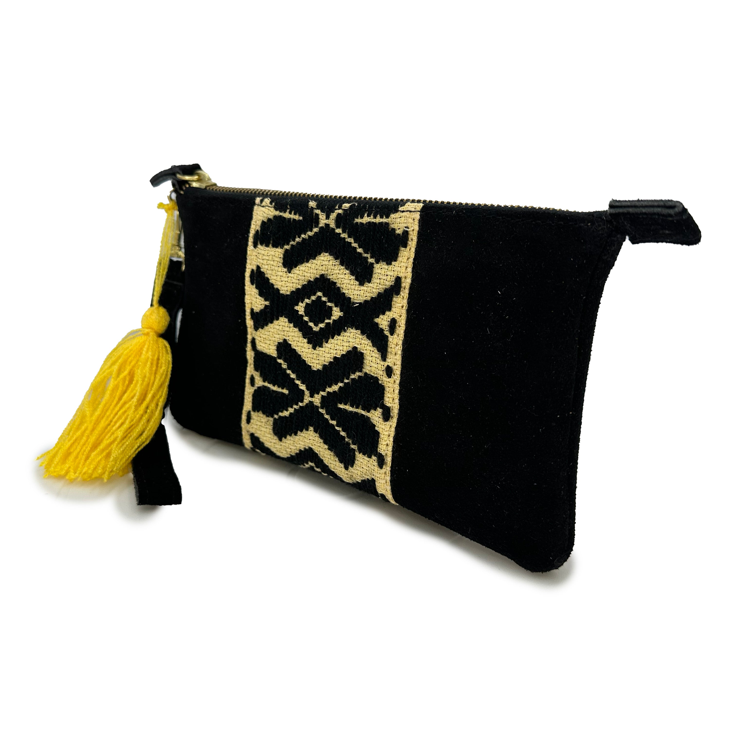 Muñequera Bordado a Mano "Erika" – Negro – Raízal