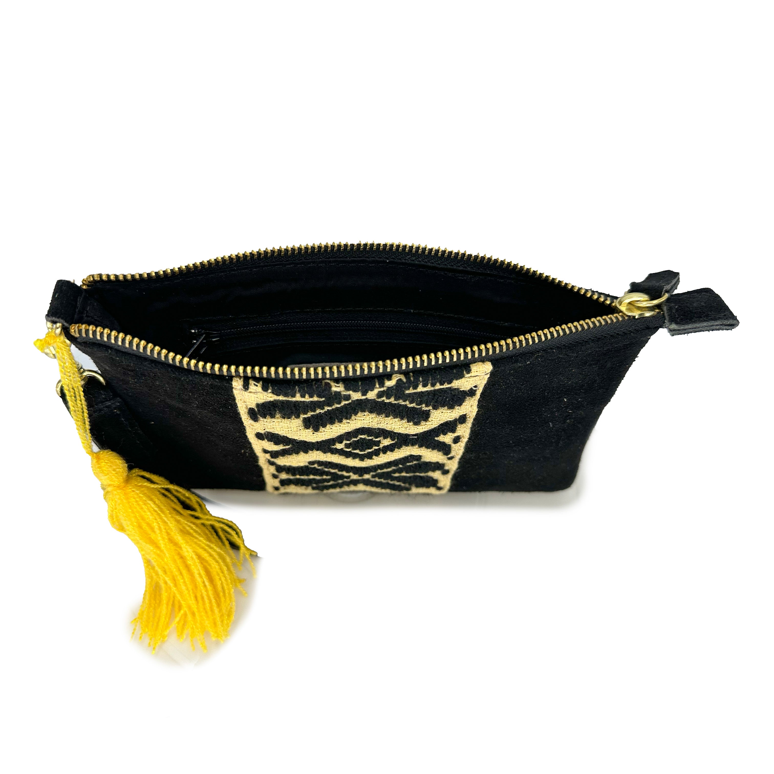 Muñequera Bordado a Mano "Erika" – Negro – Raízal