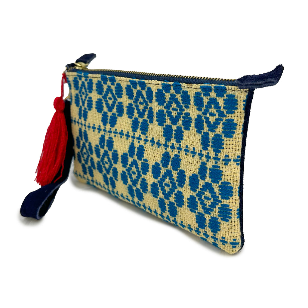 Muñequera Bordado a Mano "Erika" – Azul – Raízal