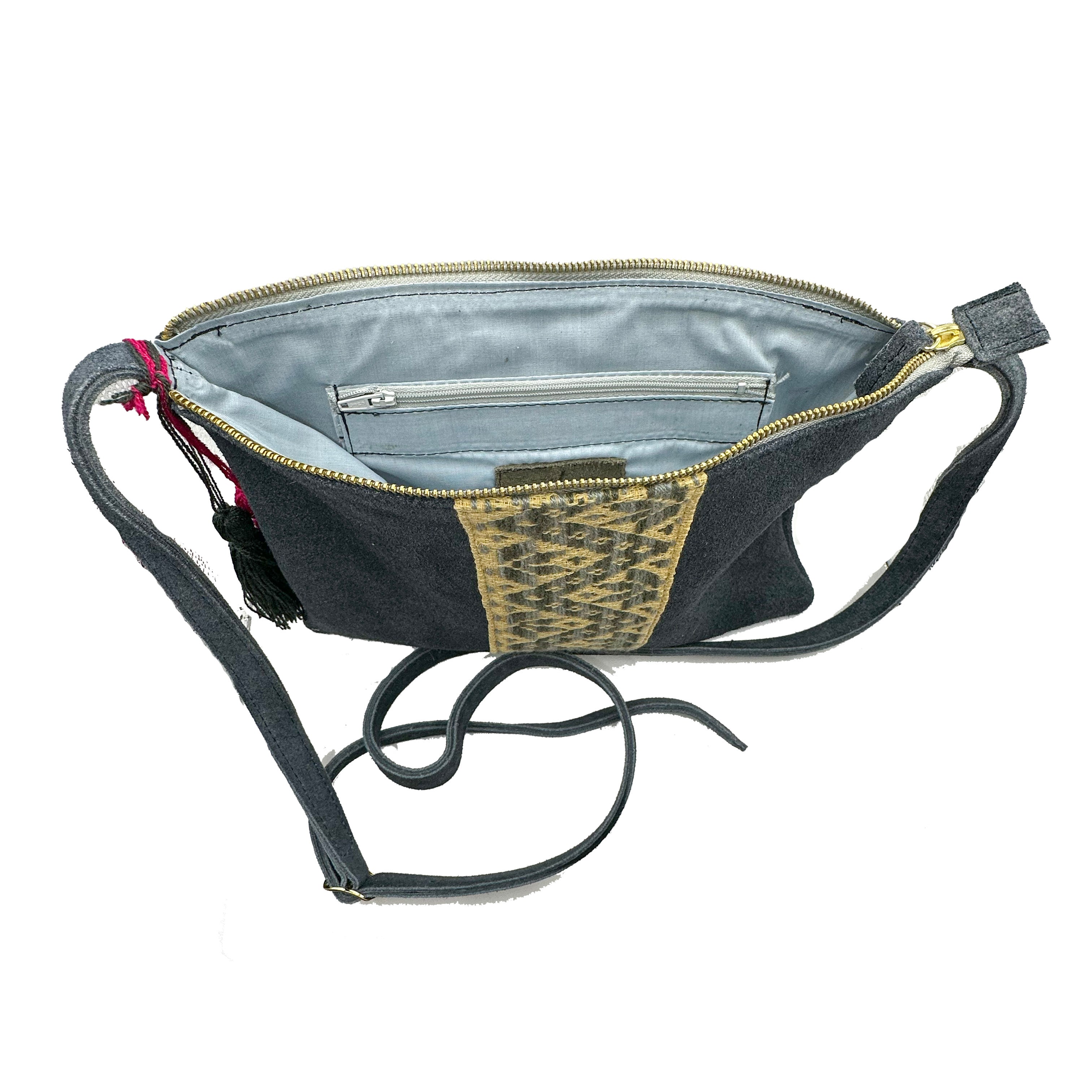 Crossbody Bordado a Mano "Vicenta" – Gris – Raízal