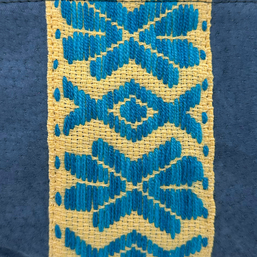 Cosmetiquera Bordado a mano "Cecilia" – Azul – Raízal