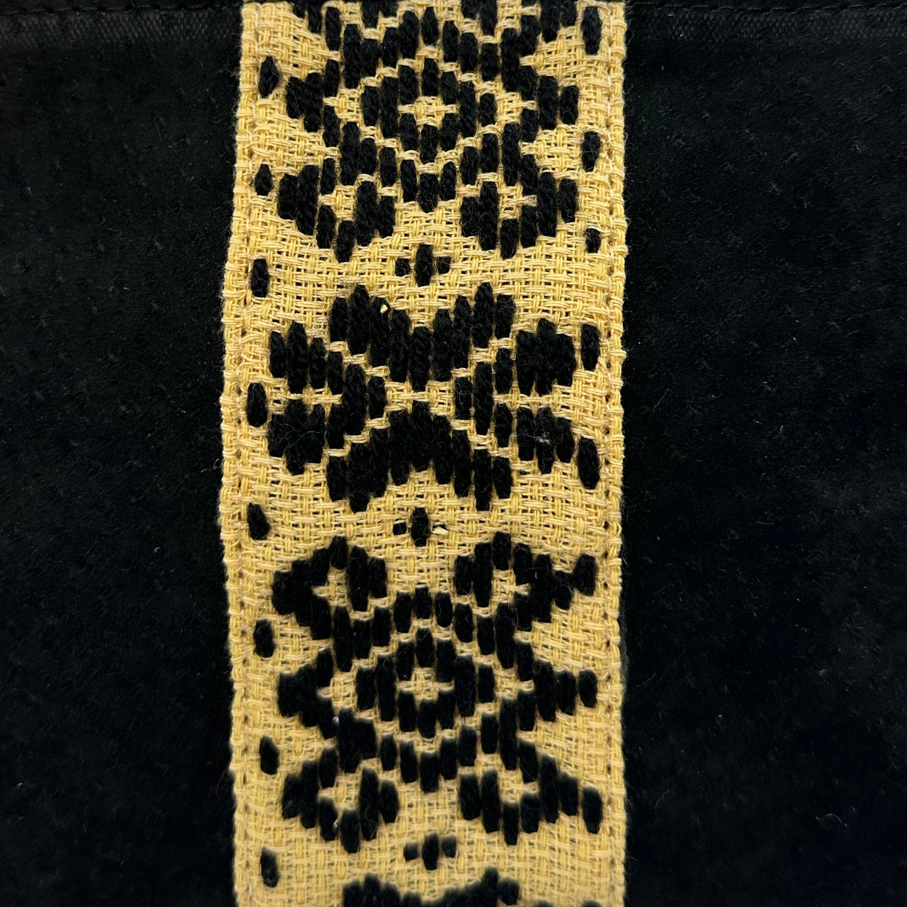 Cosmetiquera Bordado a mano "Cecilia" – Negro – Raízal