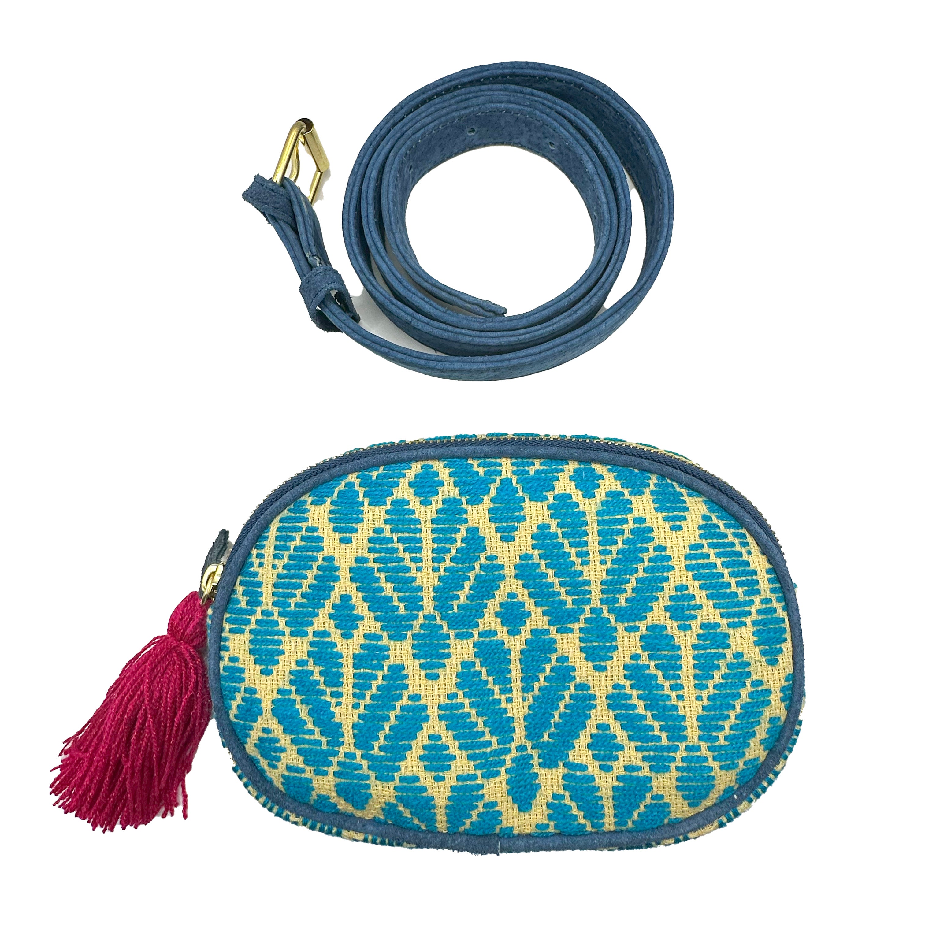 Cangurera Bordado a mano "Eugenia" – Azul – Raízal