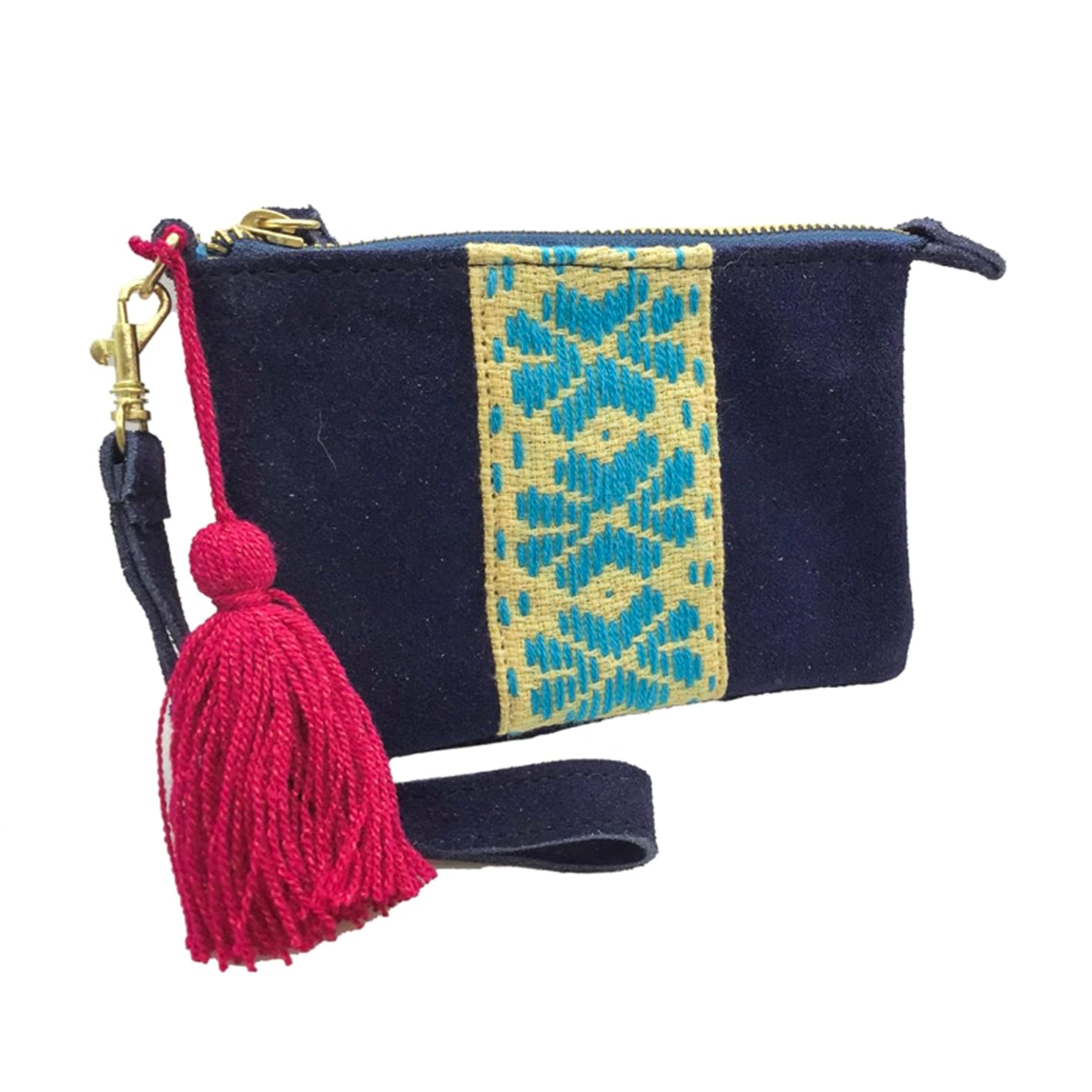 Muñequera Bordado a Mano "Rosario" – Azul – Raízal
