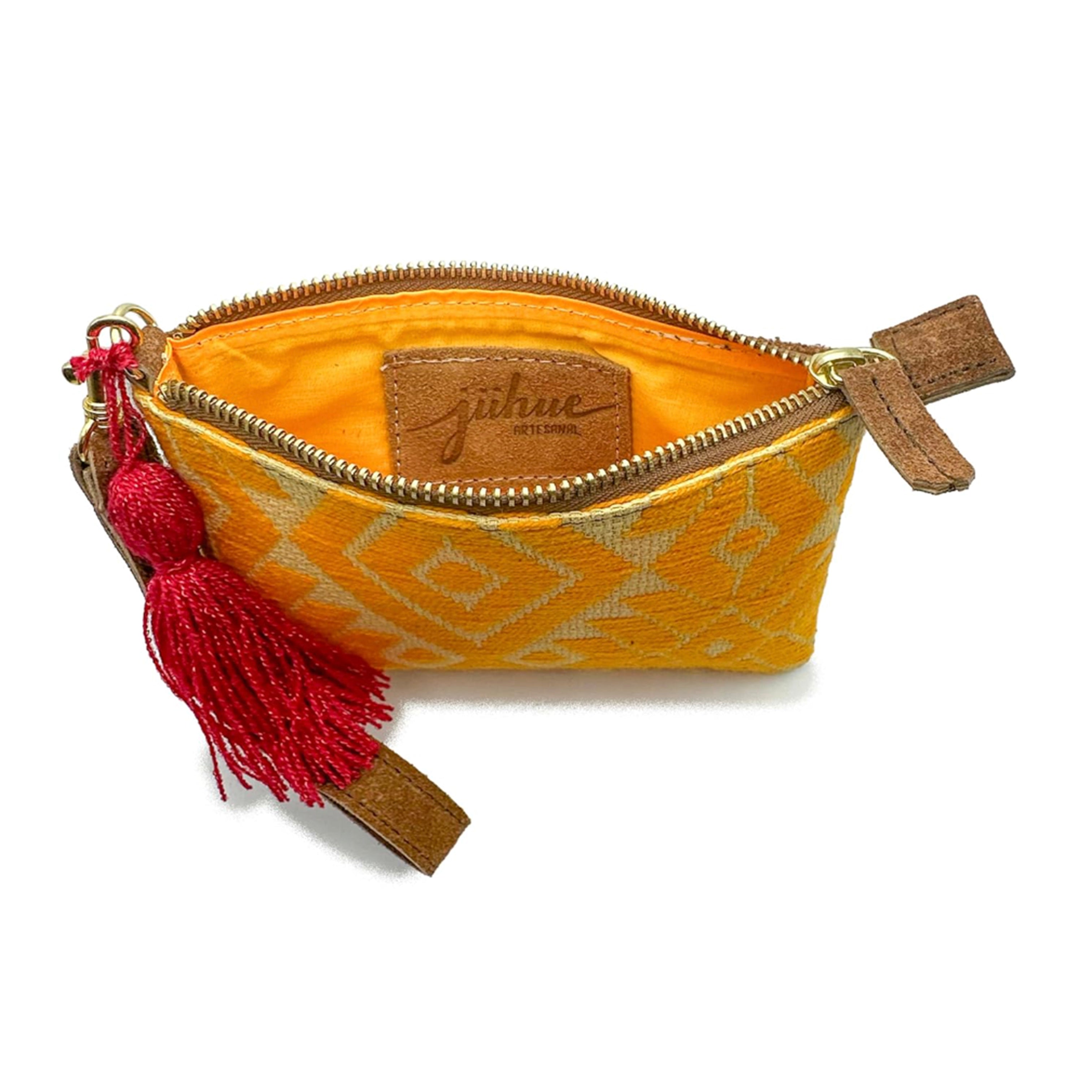 Muñequera Bordado a Mano "Rosario" – Amarillo – Raízal (Copia)
