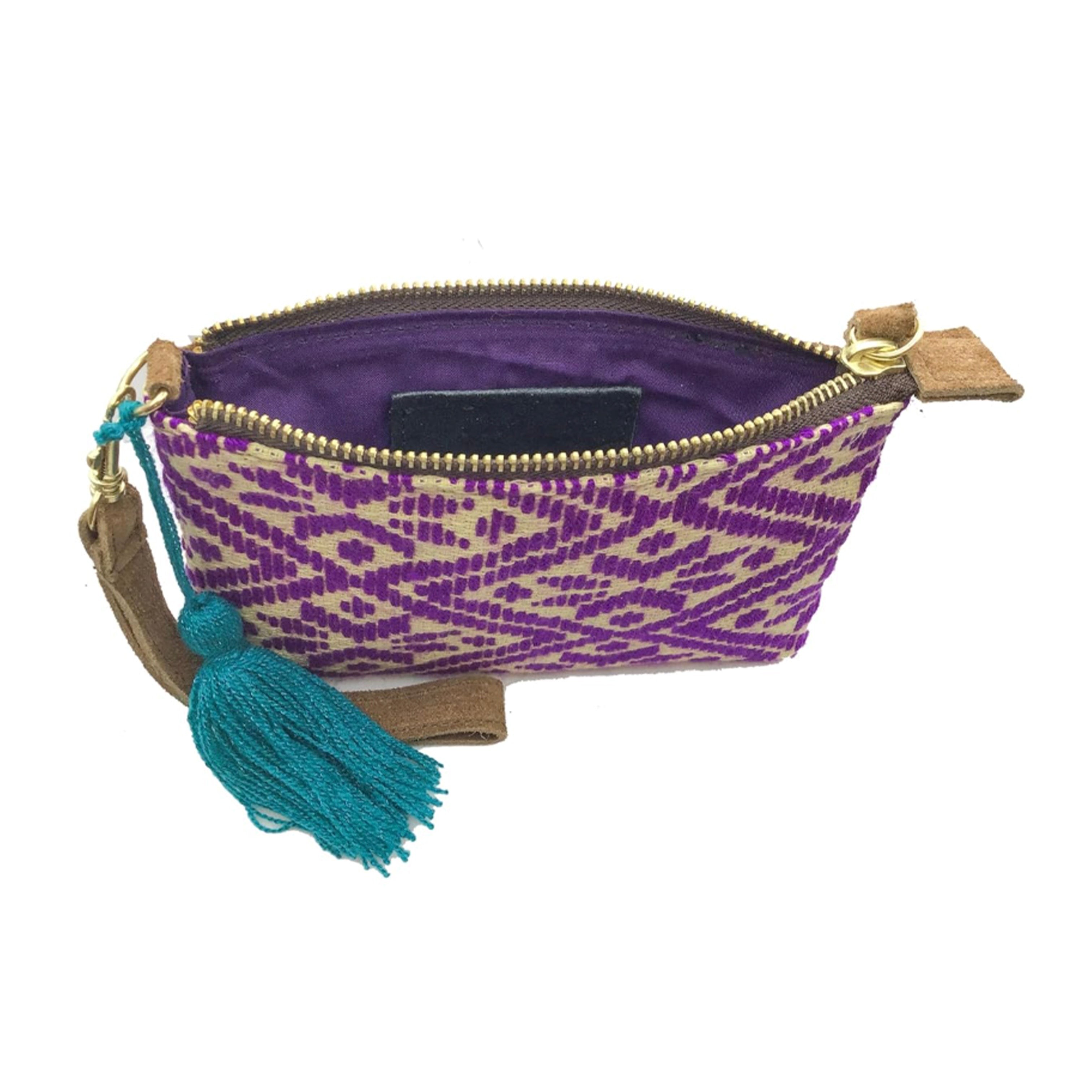 Muñequera Bordado a Mano "Rosario" – Morado – Raízal