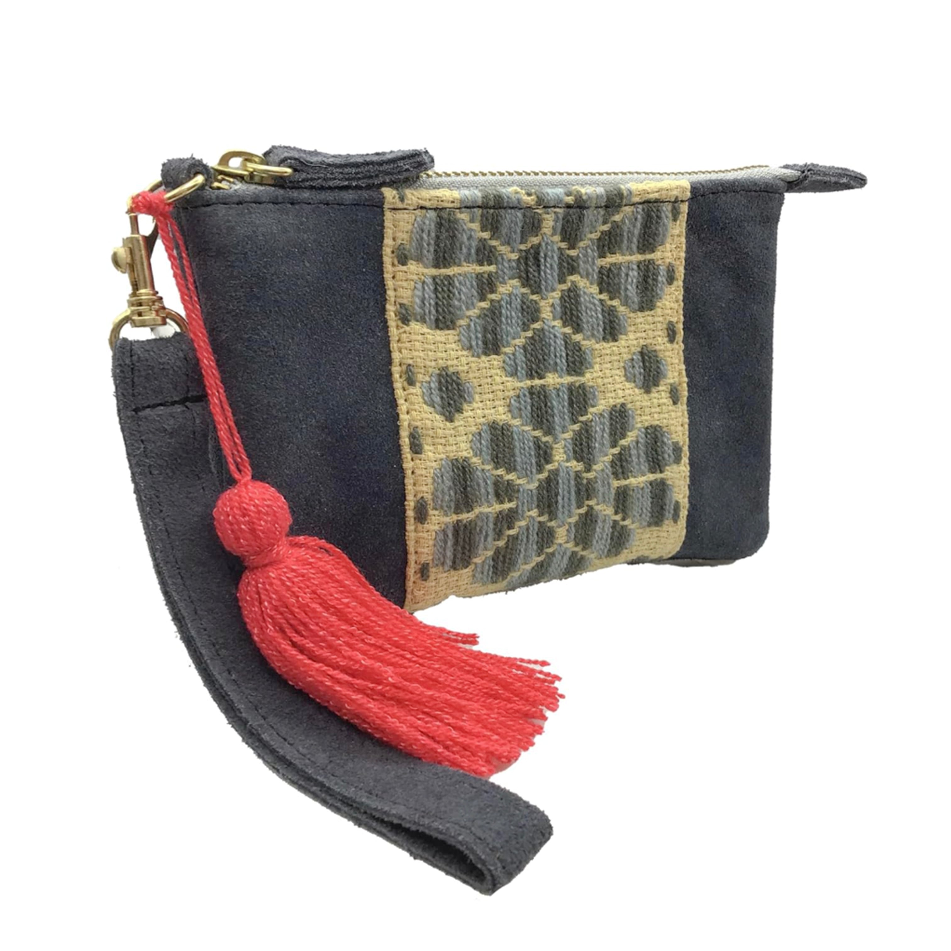 Muñequera Bordado a Mano "Rosario" – Gris – Raízal