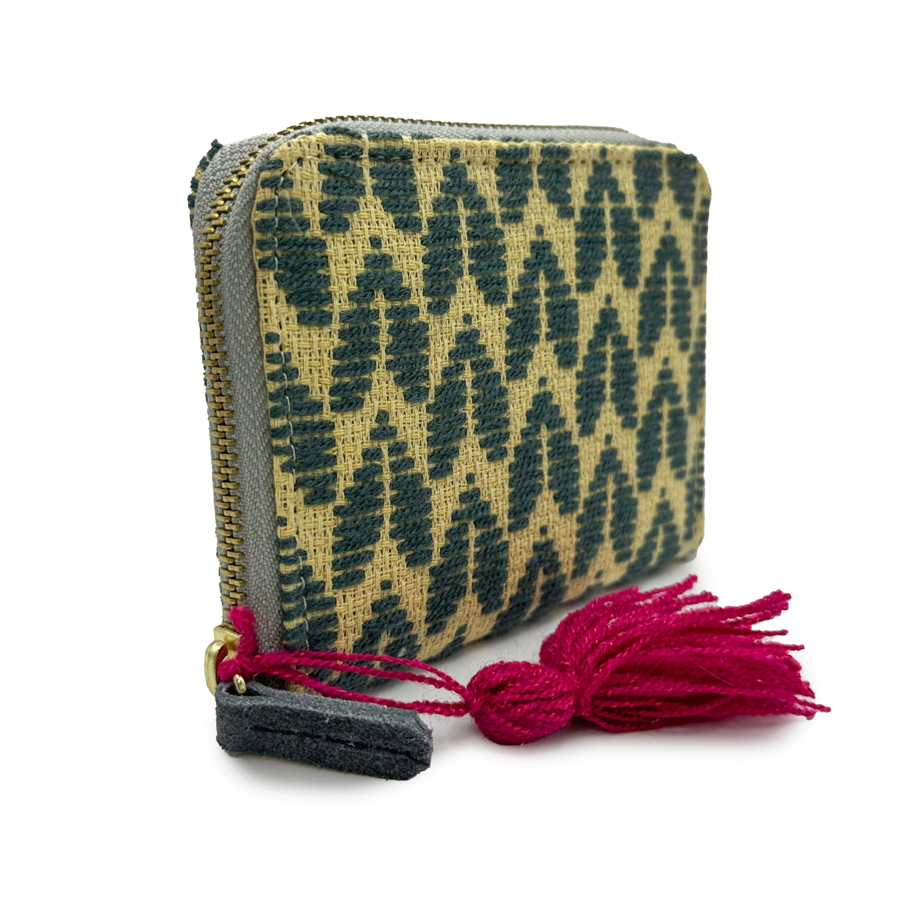 Cartera Bordado a mano "Matilde" – Gris – Raízal