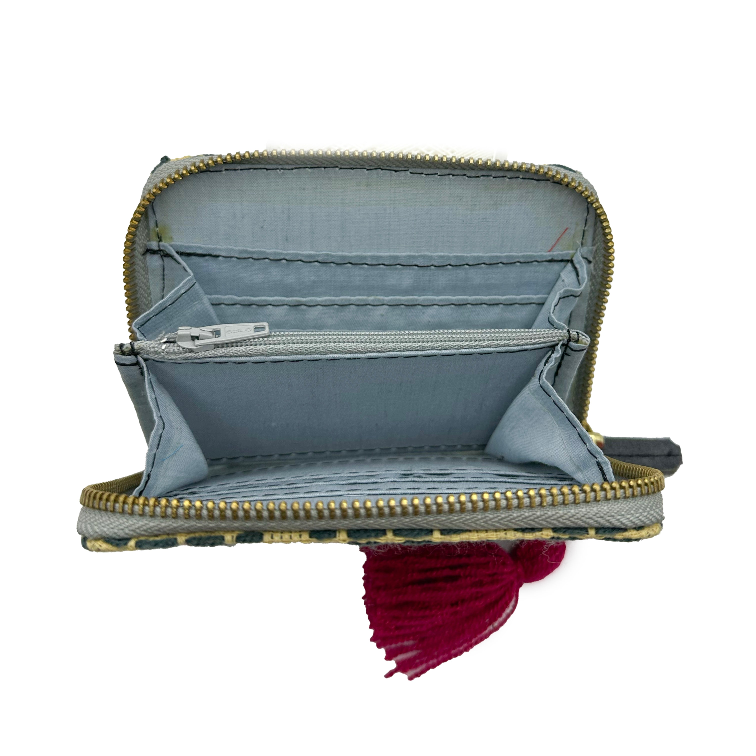 Cartera Bordado a mano "Matilde" – Gris – Raízal