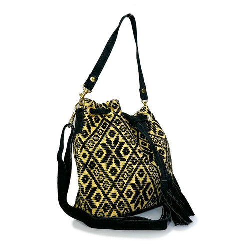 Bolsa tipo Bucket Bordado a Mano "Mariana" – Negro – Raízal