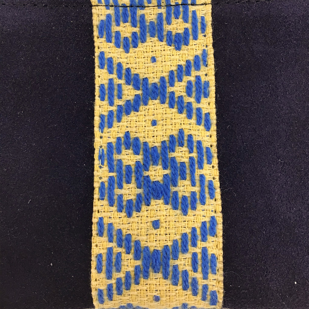 Muñequera Bordado a Mano "Erika" – Azul – Raízal
