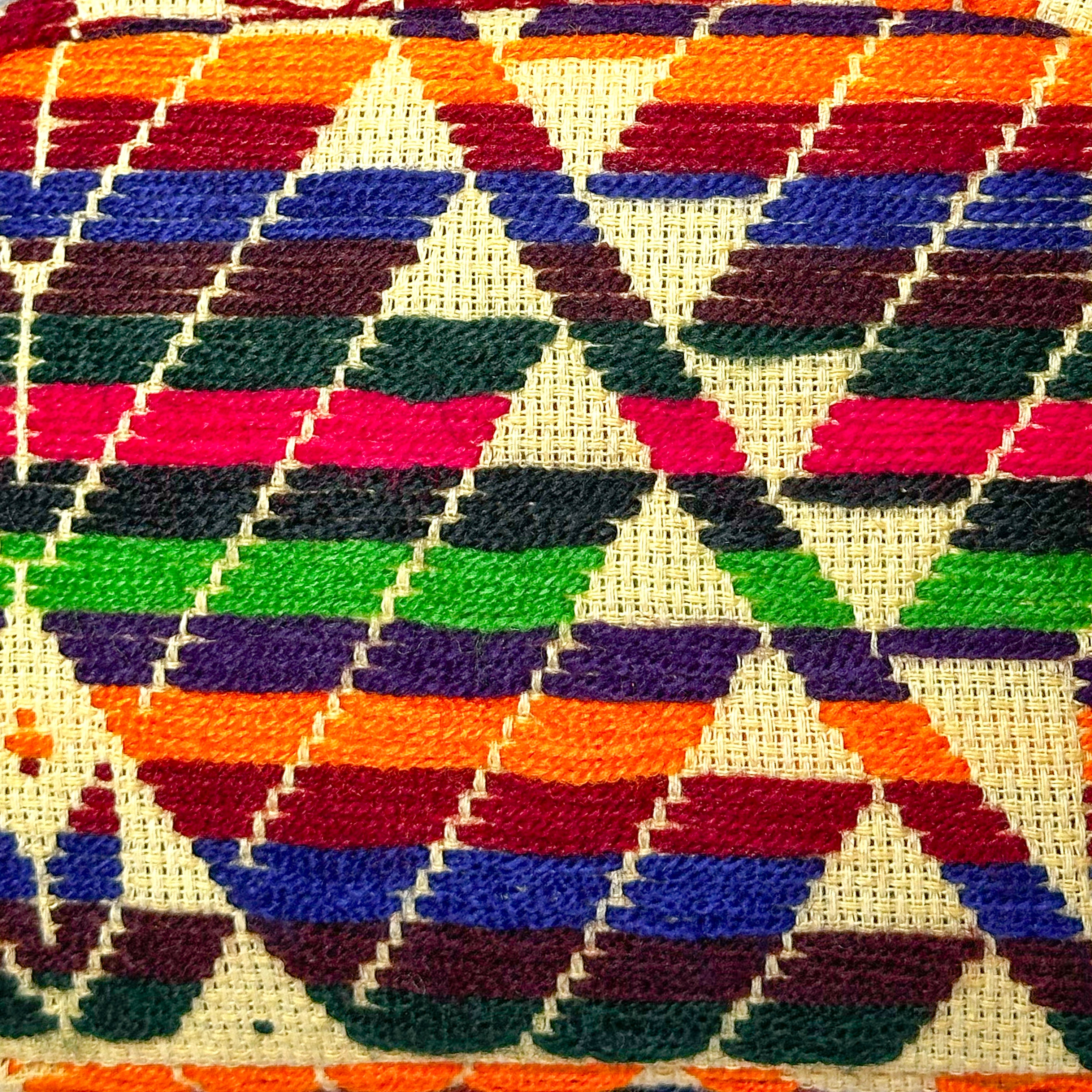 Cosmetiquera Bordado a mano "Rosalía" – Muticolor – Raízal