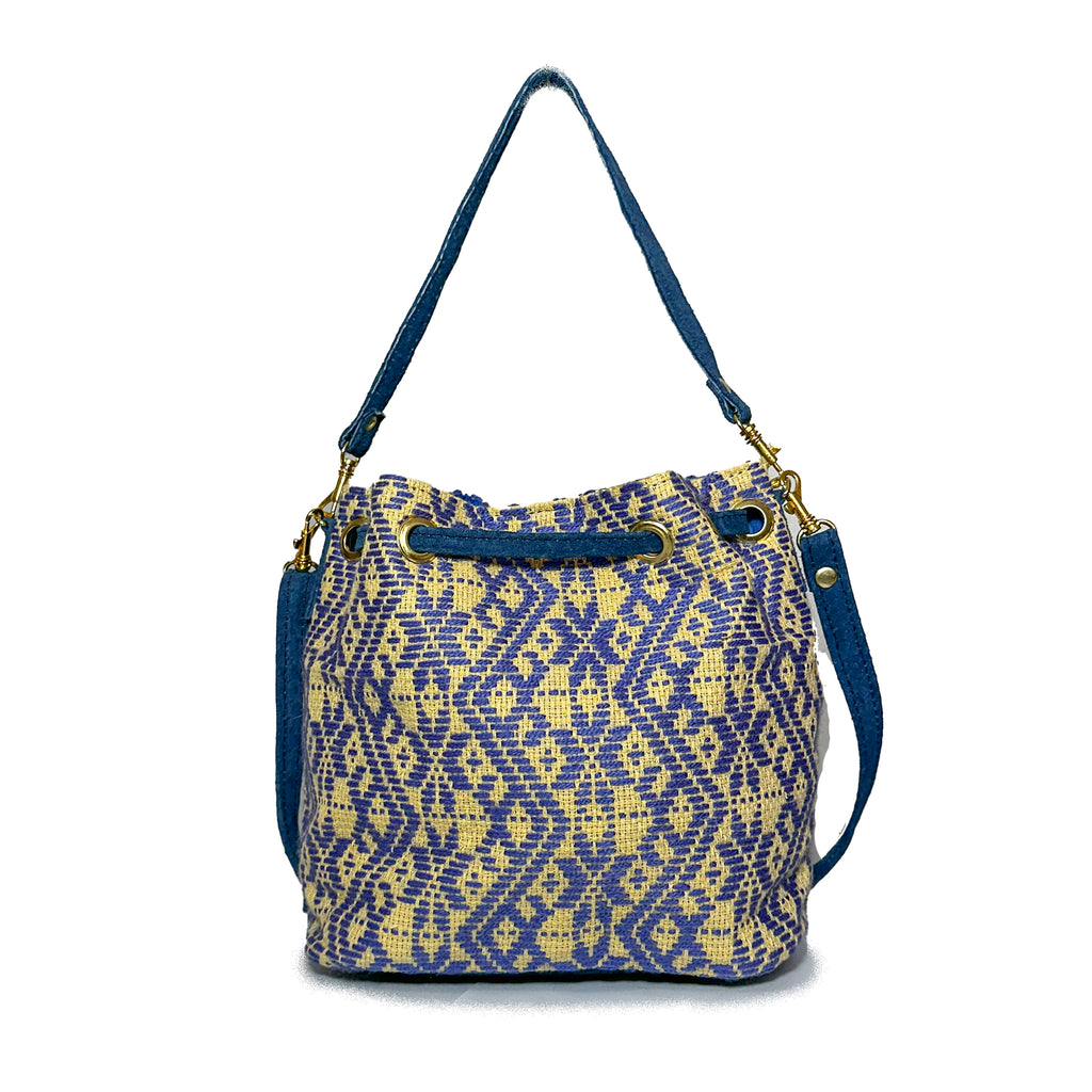Bolsa tipo Bucket Bordado a Mano "Mariana" – Azul – Raízal