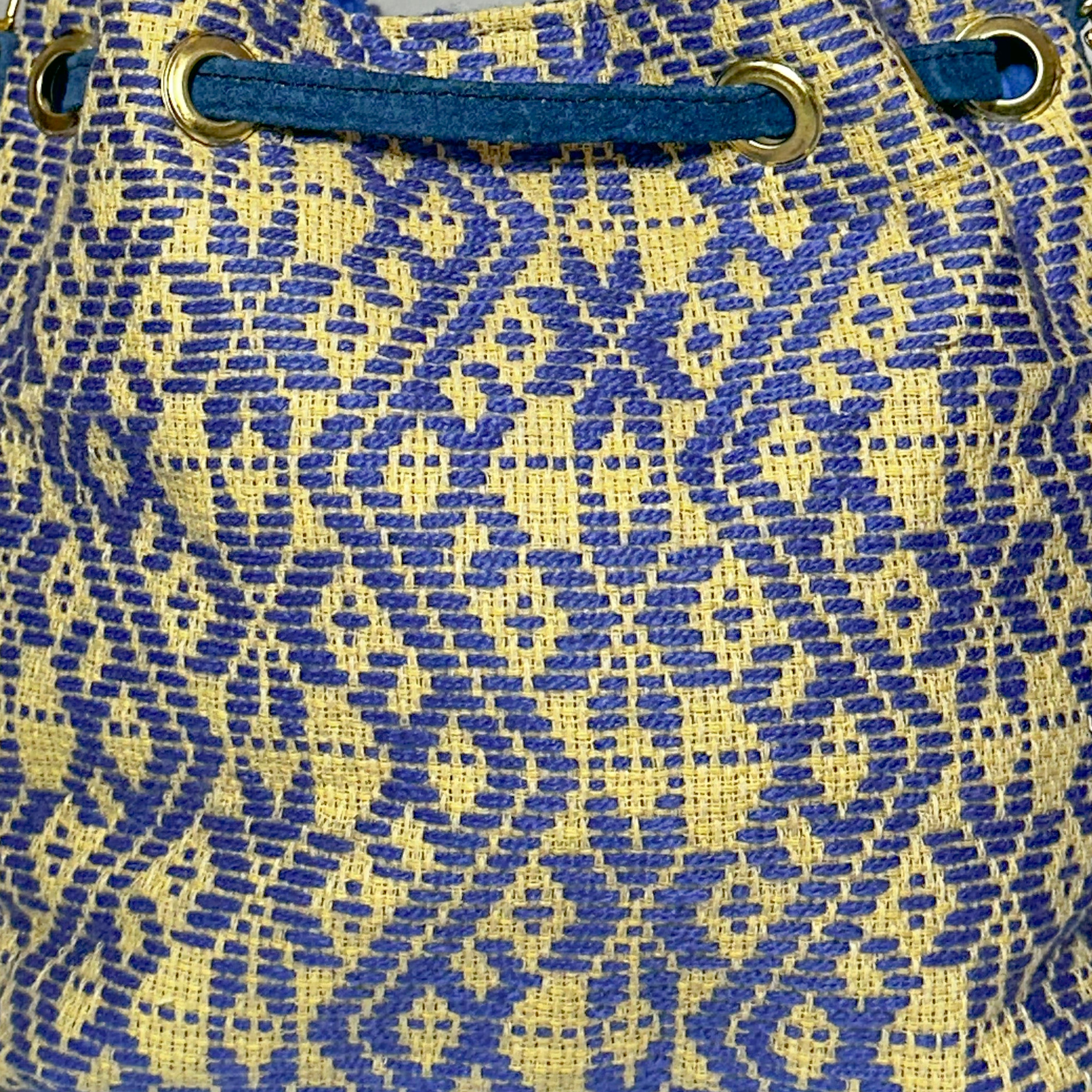 Bolsa tipo Bucket Bordado a Mano "Mariana" – Azul – Raízal