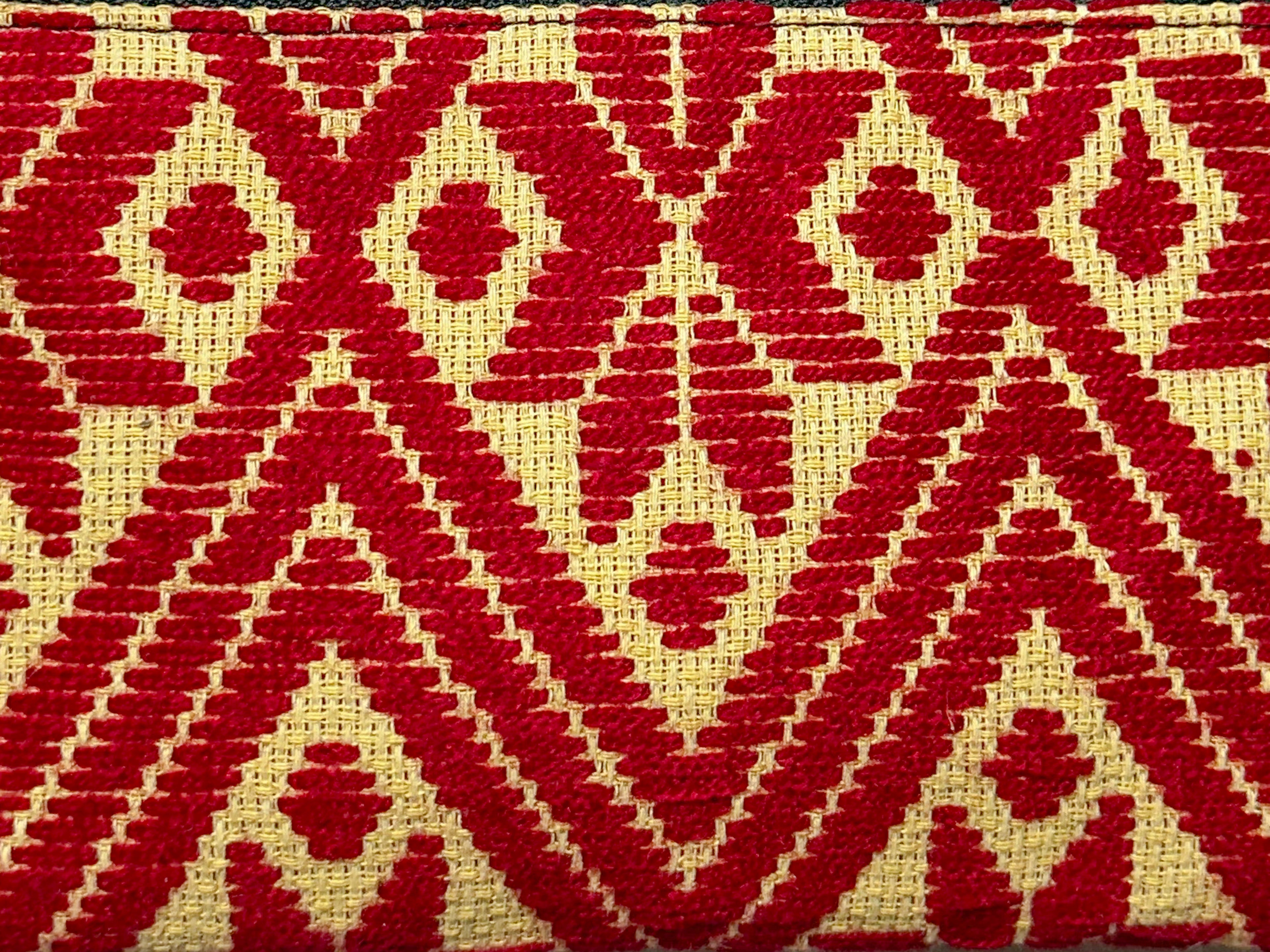Muñequera Bordado a Mano "Erika" – Rojo – Raízal