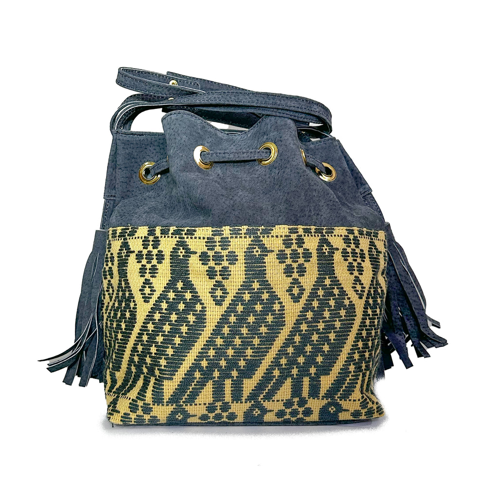 Bolsa tipo Bucket Bordado a Mano "Catalina" – Gris – Raízal