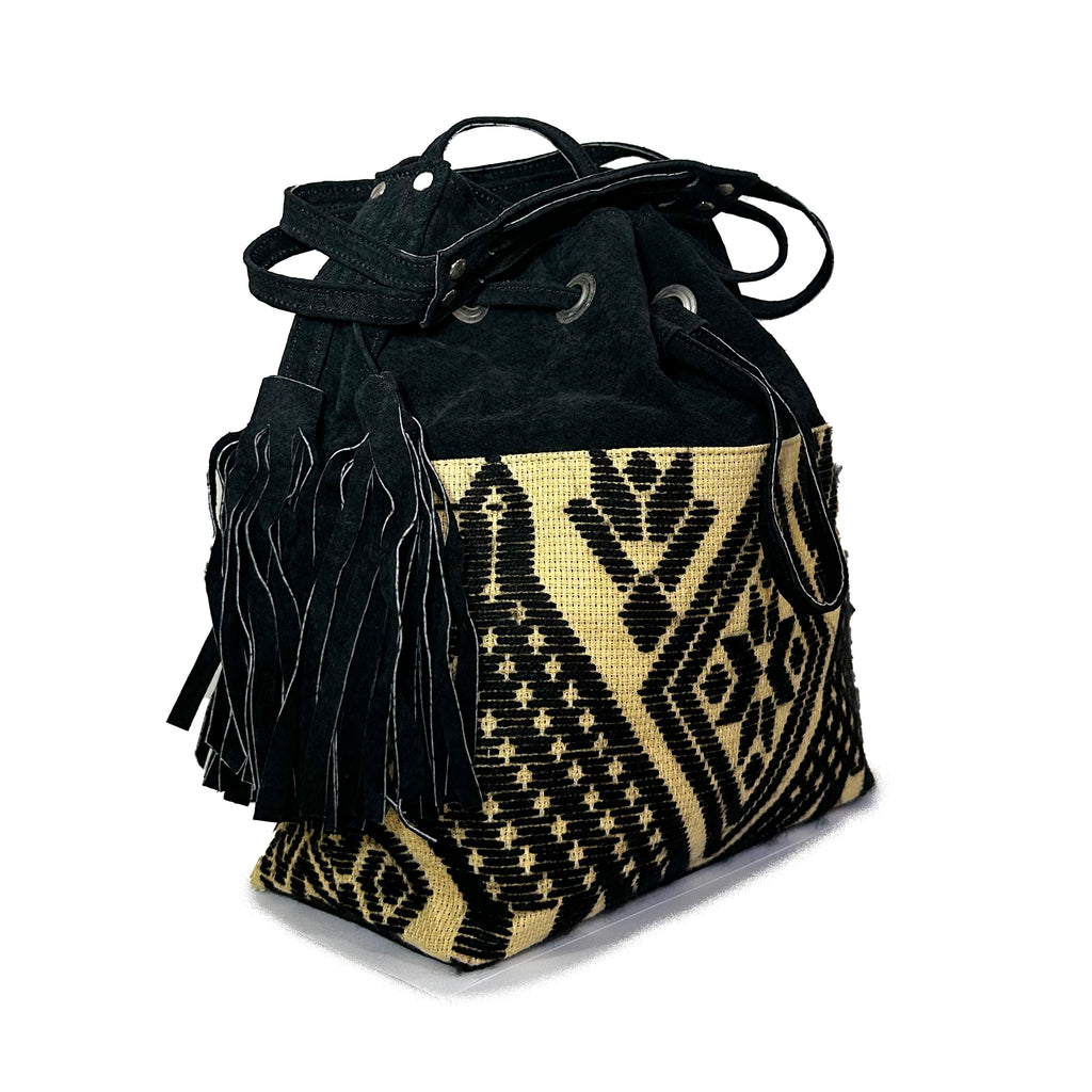 Bolsa tipo Bucket Bordado a Mano "Catalina" – Negro – Raízal