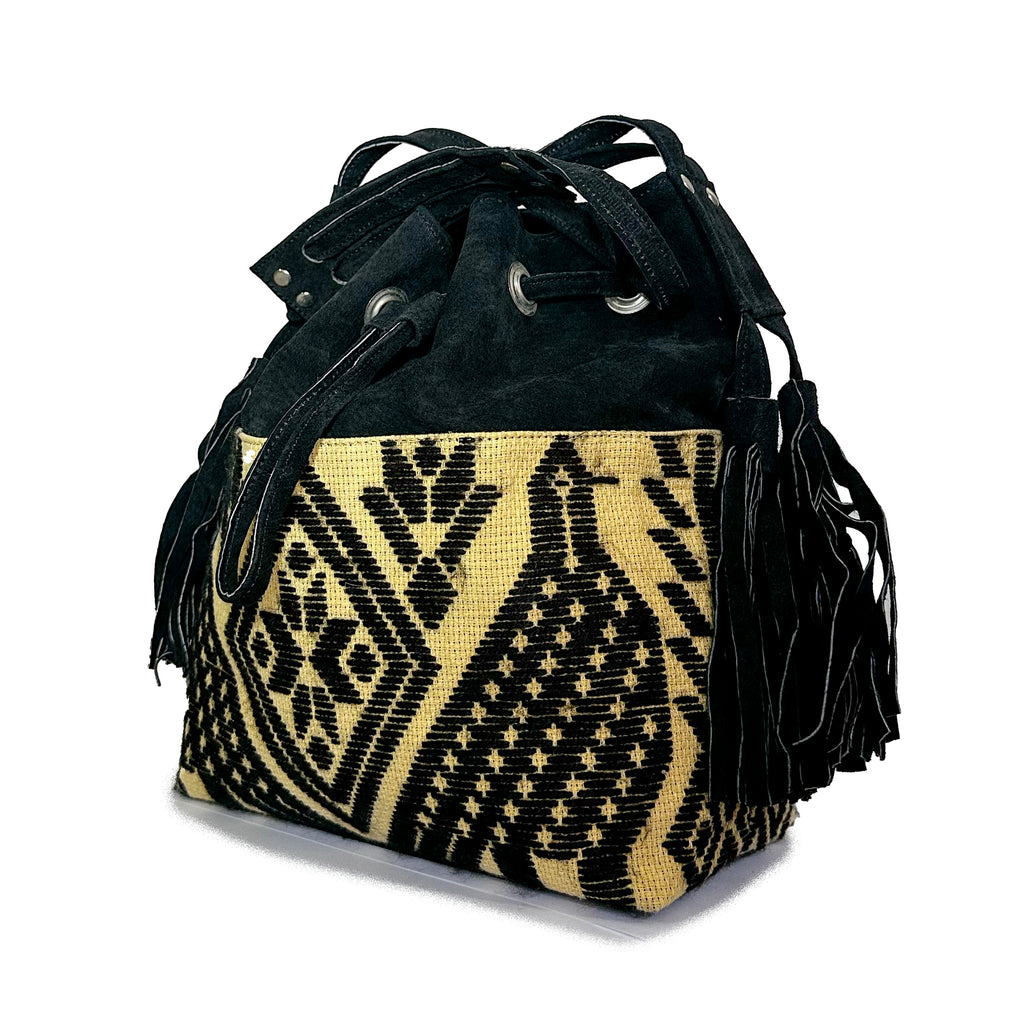 Bolsa tipo Bucket Bordado a Mano "Catalina" – Negro – Raízal