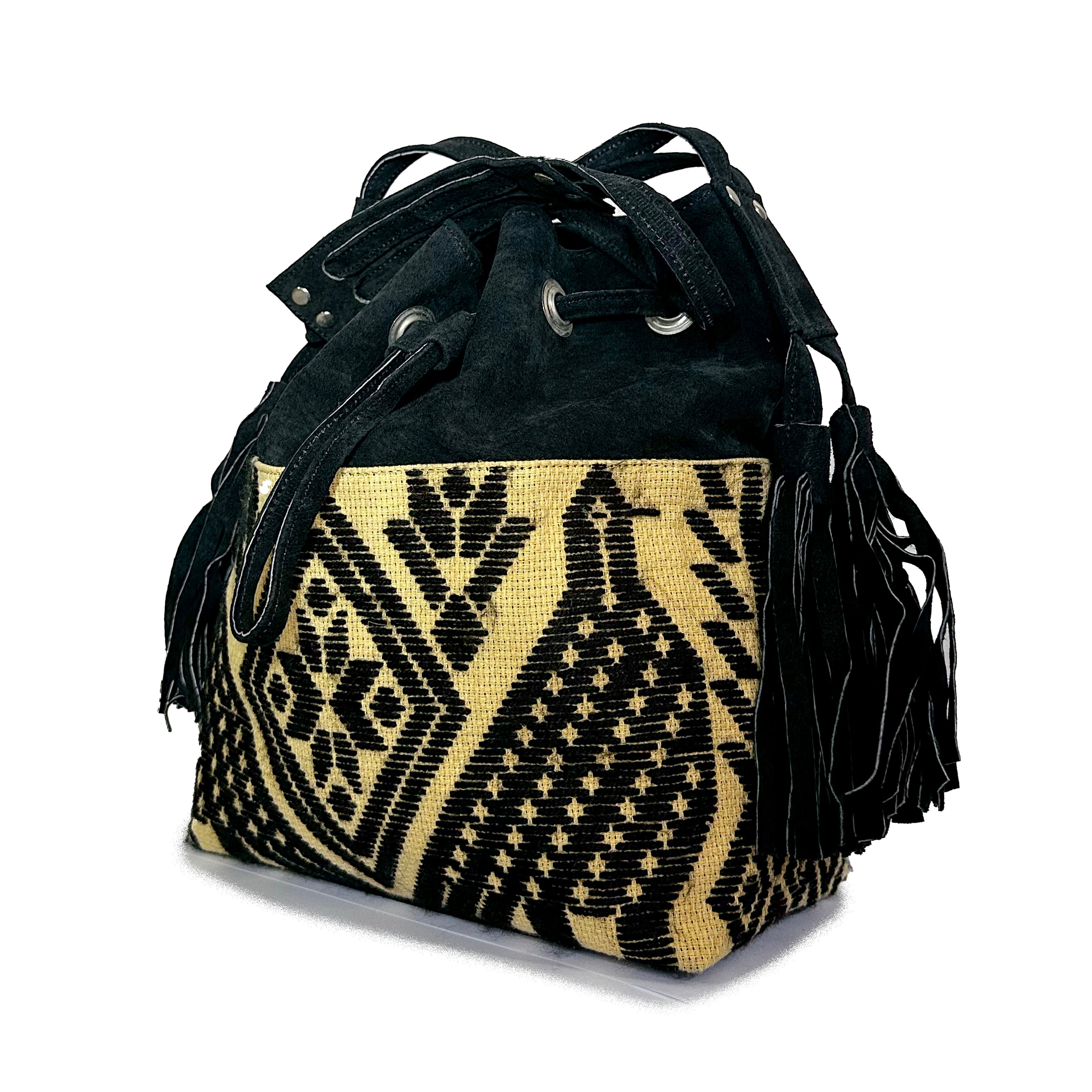 Bolsa tipo Bucket Bordado a Mano "Catalina" – Negro – Raízal