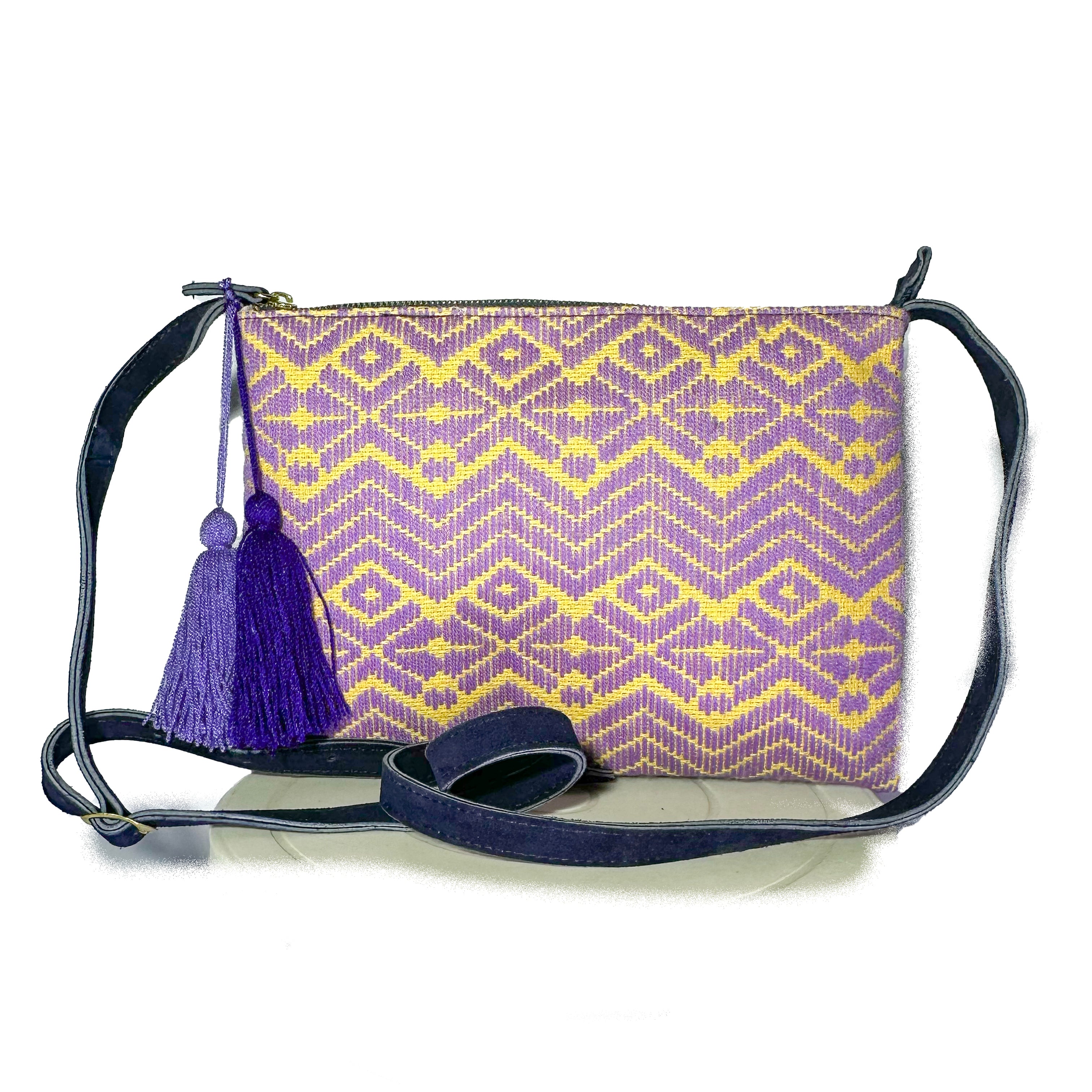 Crossbody Bordado a Mano "Vicenta" – Lila – Raízal