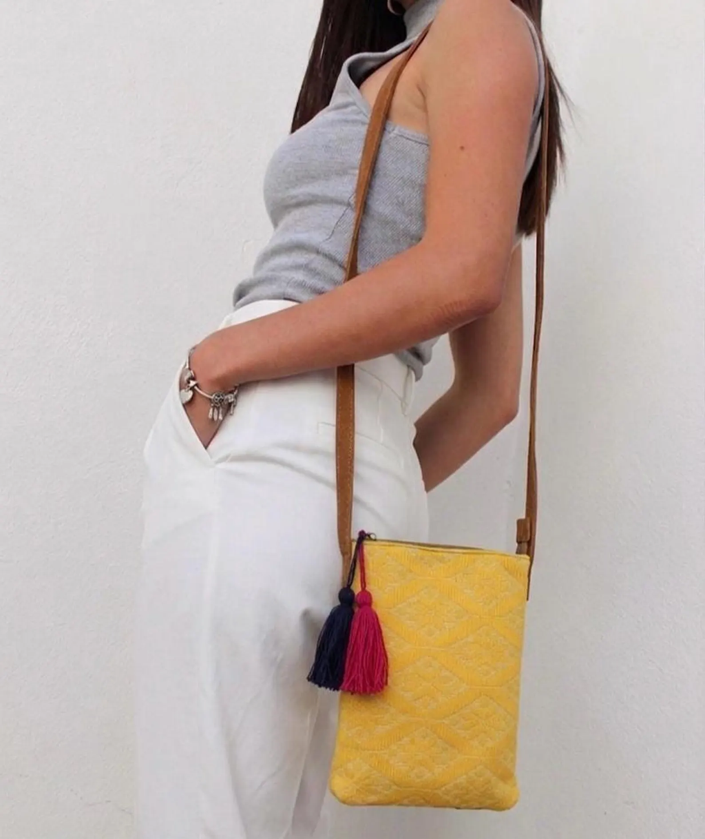 Crossbody Bordado a Mano "Angélica" – Amarillo – Raízal
