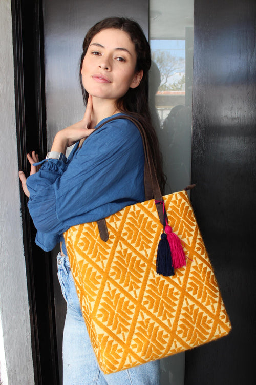 Bolsa tipo Tote Bordado a Mano "Valentina" – Amarillo – Raízal