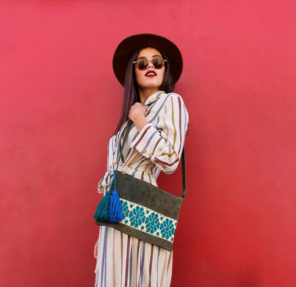Crossbody Bordado a Mano "Vicenta" – Rojo – Raízal
