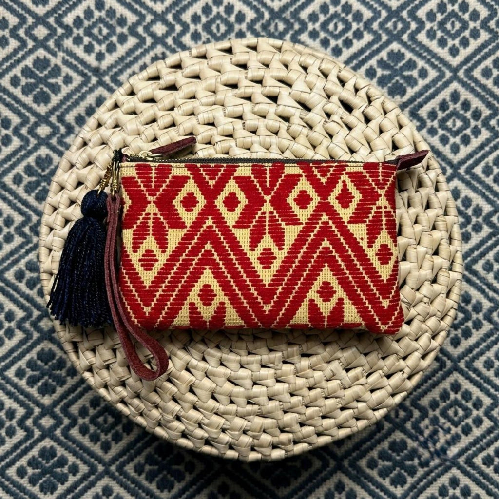 Muñequera Bordado a Mano "Erika" – Azul – Raízal