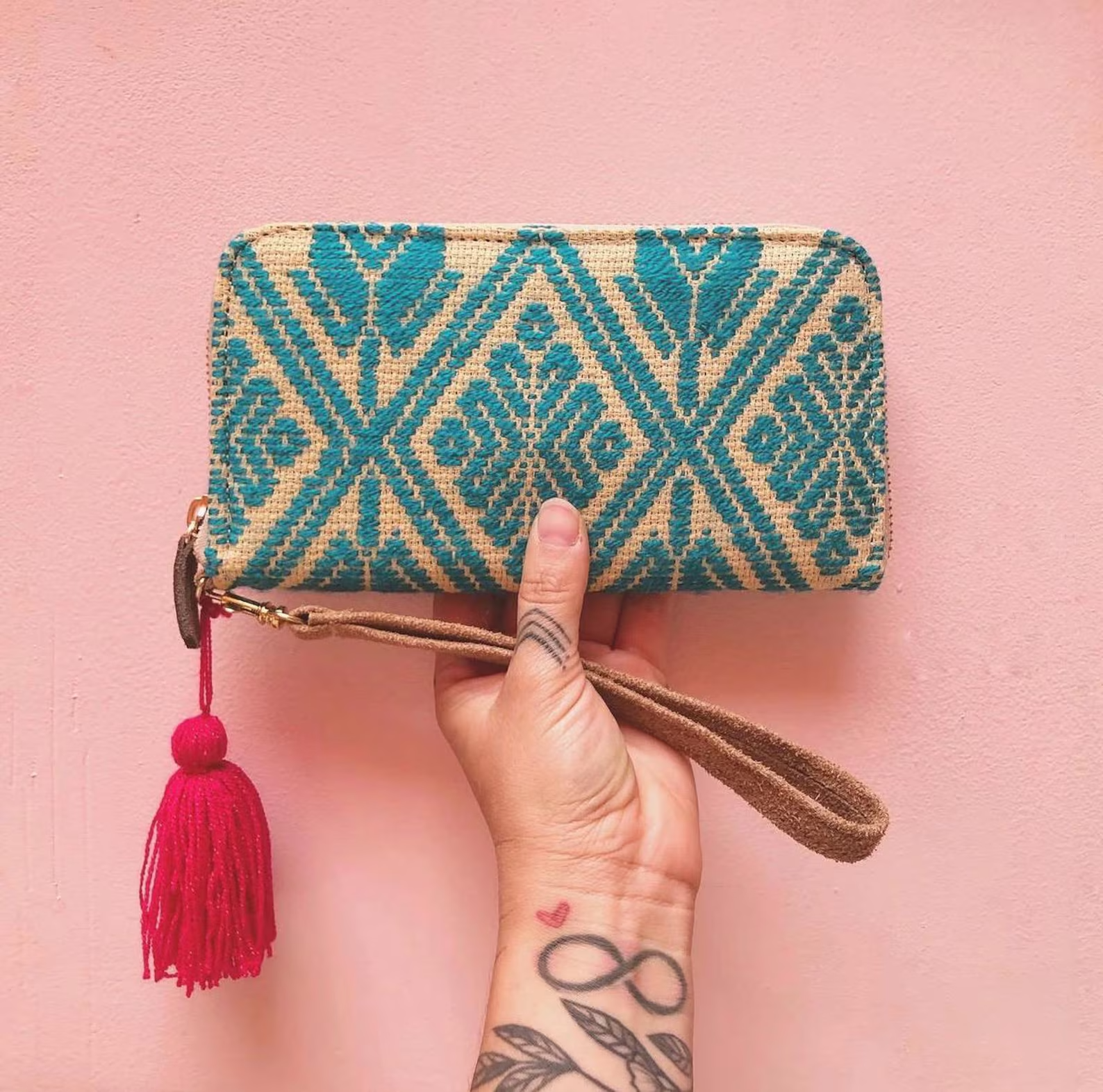 Cartera Bordado a mano "Magdalena" – Rosa – Raízal