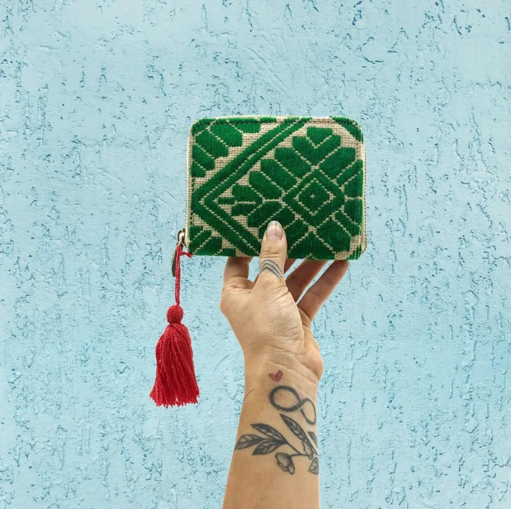 Cartera Bordado a mano "Matilde" – Gris – Raízal